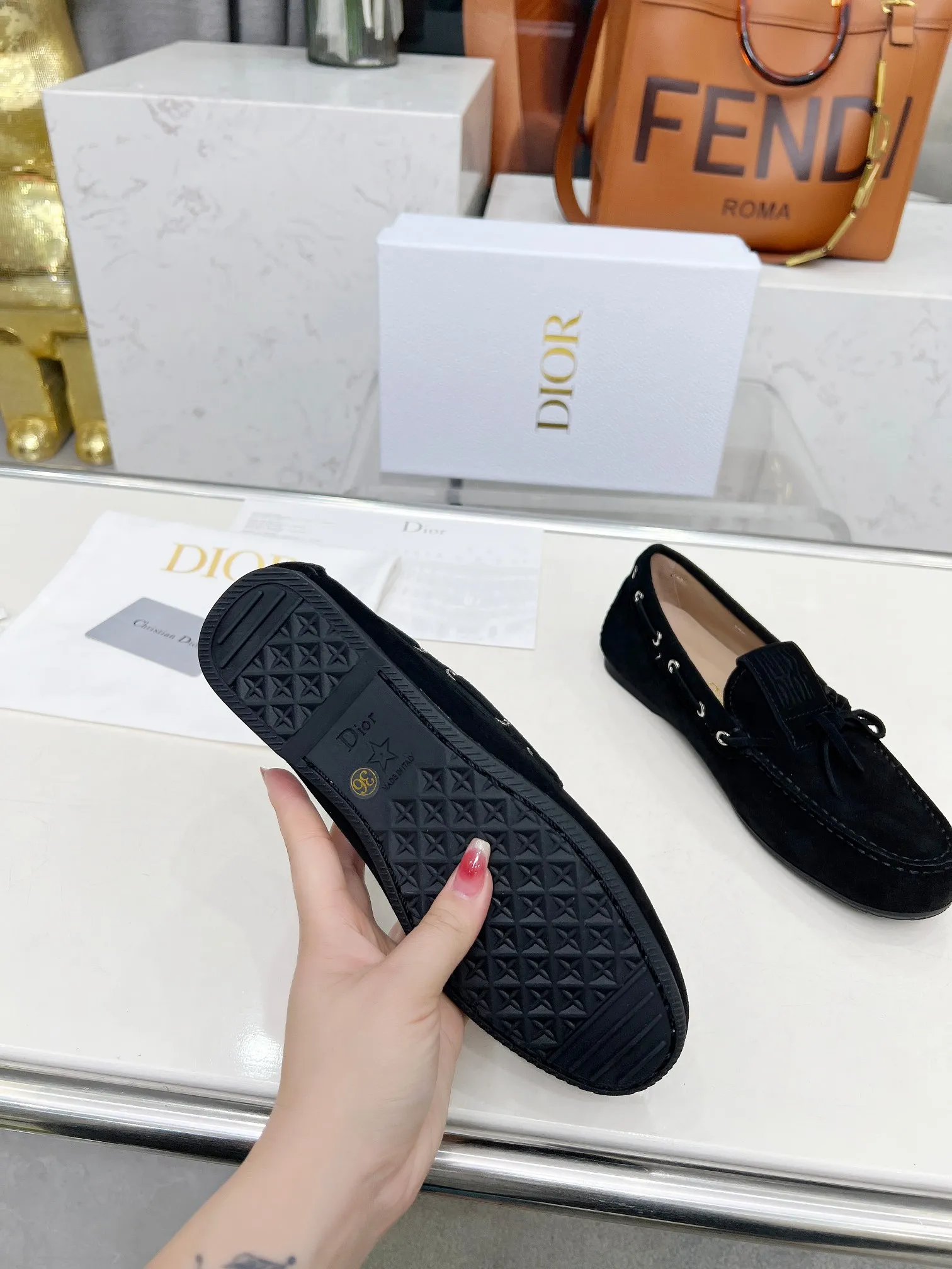 👟👟Ex-factory price 500👟👟 Dior's new spring and summer ultra-light jelly series loafers are brand new. The layout strives to create fashionable classic items. New products created at the first substantial show of Paris Fashion Week. The inspiration is cleverly combined by the D chief designer on the perfect shoe shape. Paired with brand buckles, it is even more fashionable! Original version, perfect and exquisite workmanship!  ✔️Upper: original fabric ✔️Inner lining: imported sheepskin lining ✔️Sole: original outsole ✔️Size: #35-41 (40 41 customized items are not returnable)
